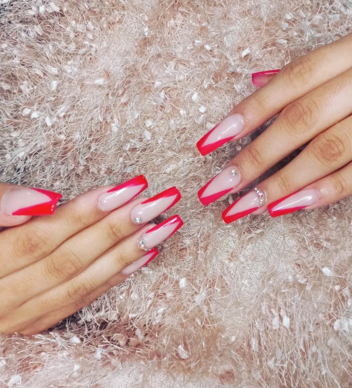 Uñas rojas V-tip